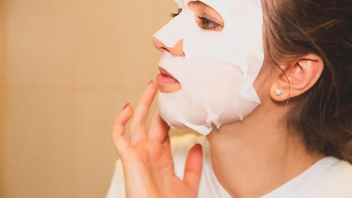 this home made remedy can prevent sun tan and black spots of hand feet and neck also lif