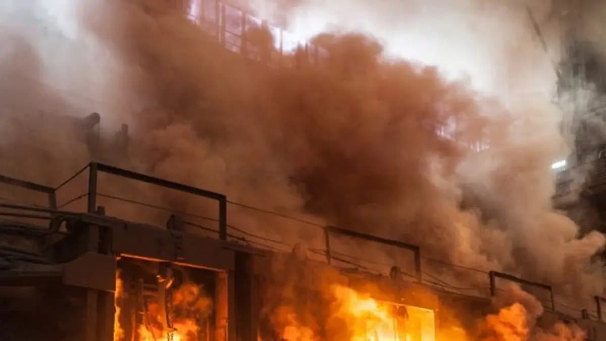 Fire at Hunger Ford Street kolkata know the incident update gnr 