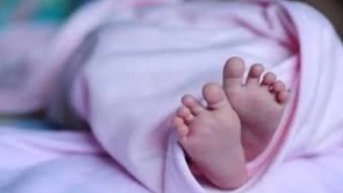 Baby born with twin inside stomach in Israel
