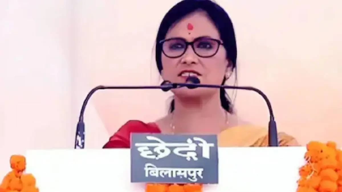 Chhattisgarh Bilaspur municipal corporation mayor puja bidhani made a big mistake while taking the oath