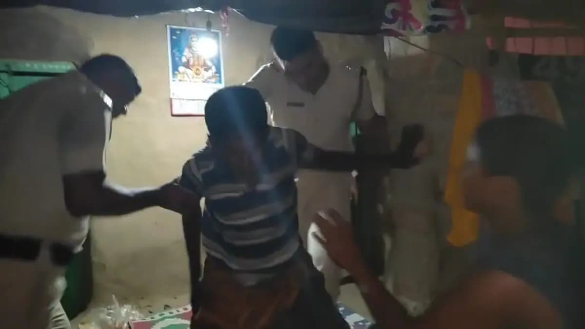 Police allegedly attacked by few people while trying to stop a teenage marriage in Howrah