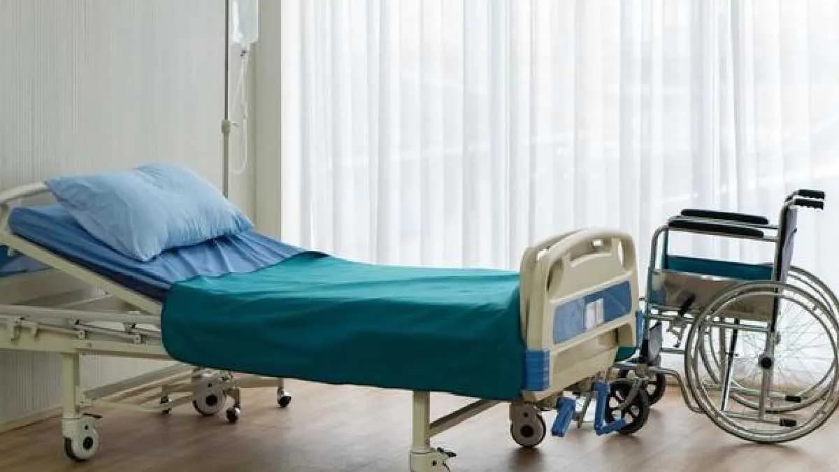 on duty government doctor allegedly forced a father to clean vomit of his ailing daughter gnr