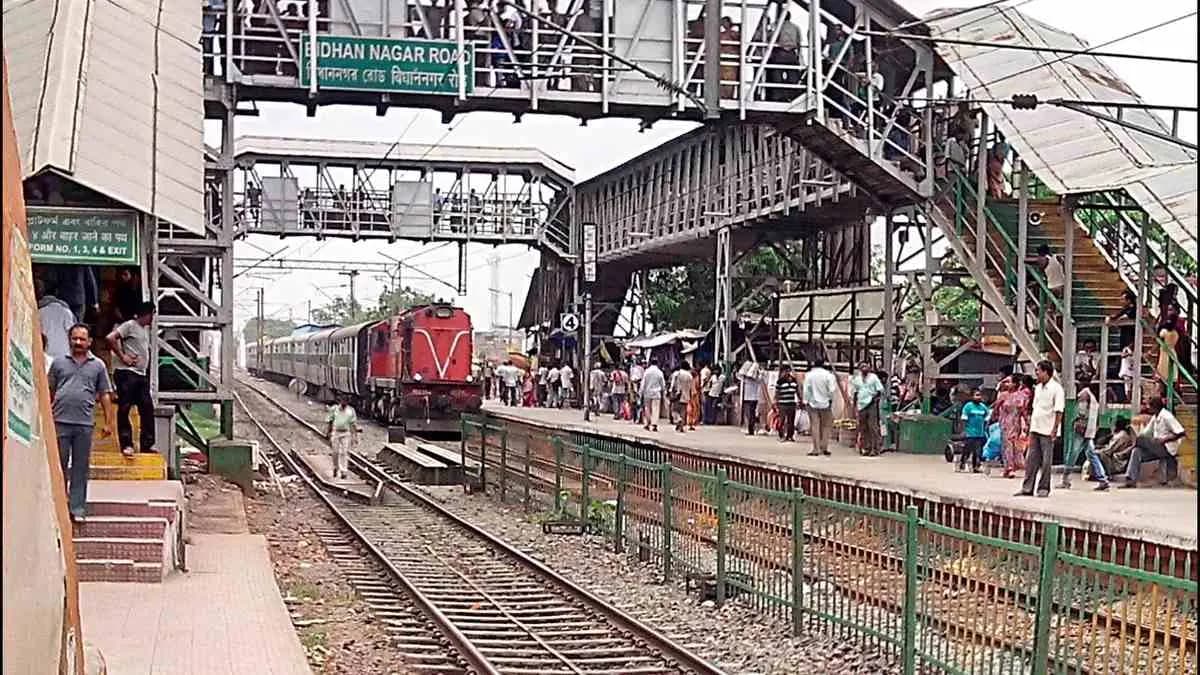 one Woman dies in Ultadanga Station 