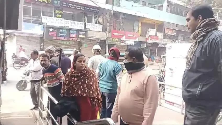 TMC leader dead body found in berhampore gnr 
