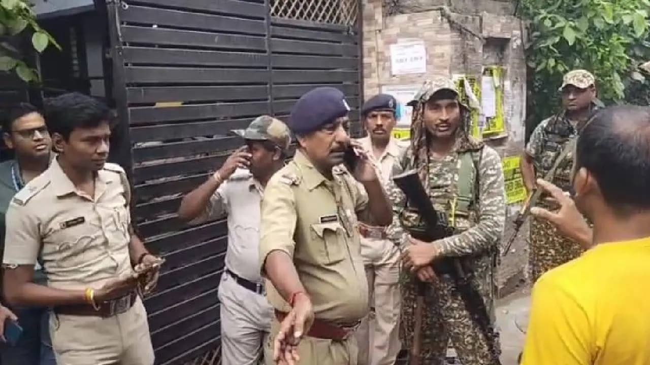 Bengal Elections: Strong room screen goes black in barasat