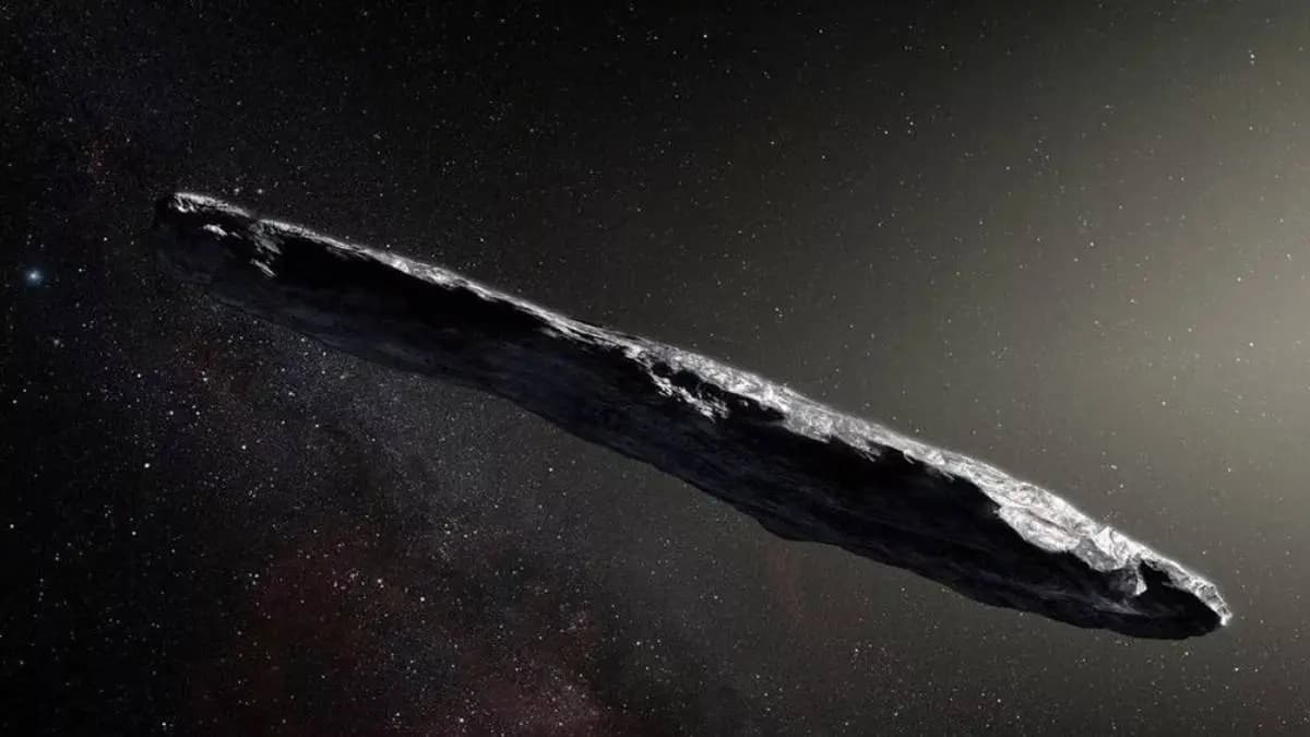Mysterious ufo approaching towards earth
