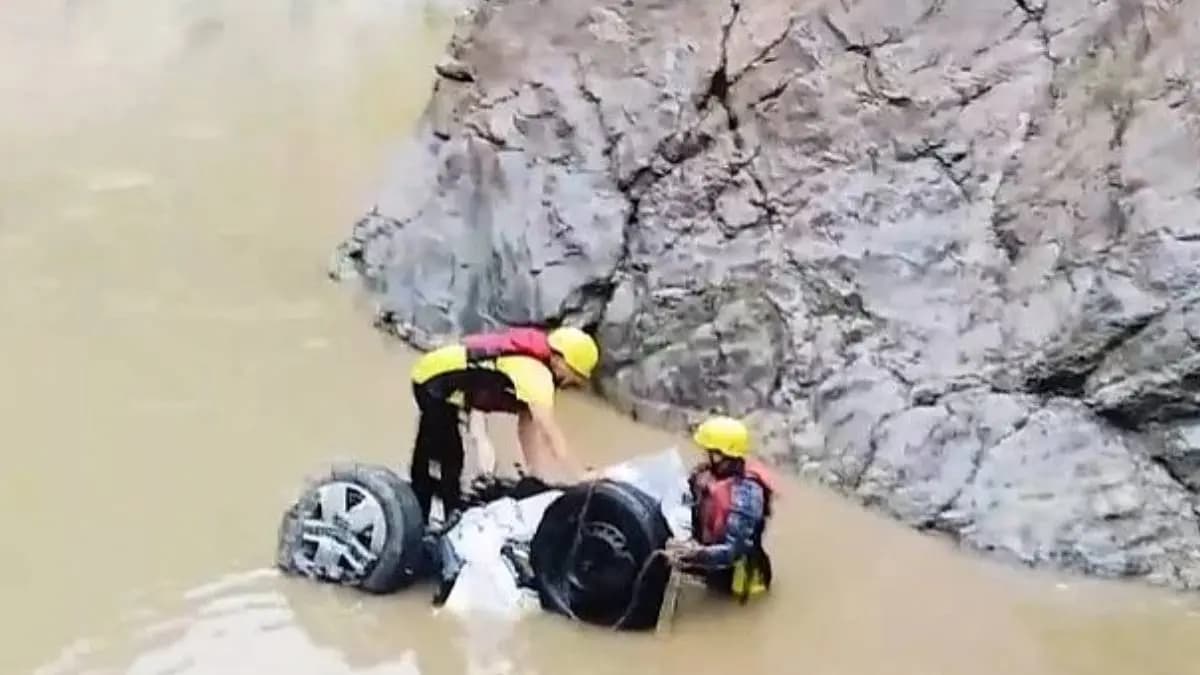 Car plunges in Alokananda river five feared dead