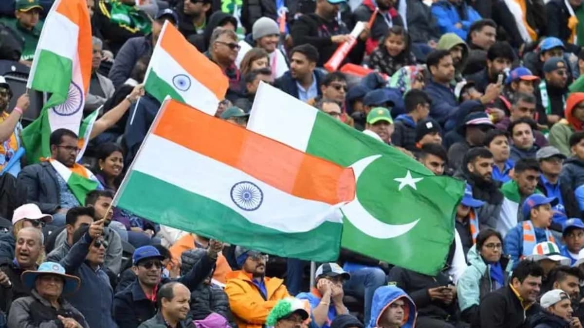 Pakistan batsman Ahmed Shehzad   suggests a cross-border stadium to host India matches spt 