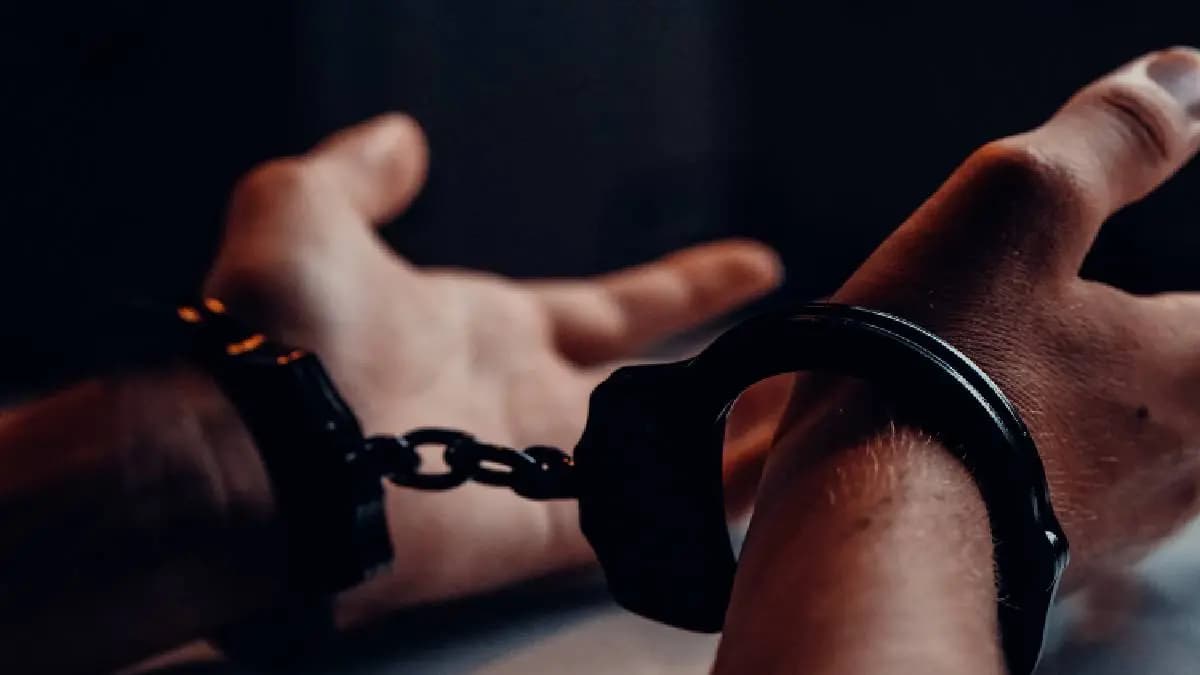 two young women were victims of rudeness by two young men in baghajatin