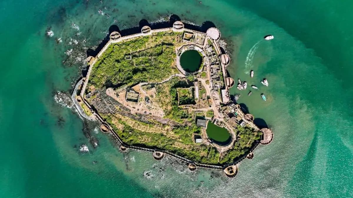 Mysterious Murud Janjira Fort was built at the middle of the Arabian Sea