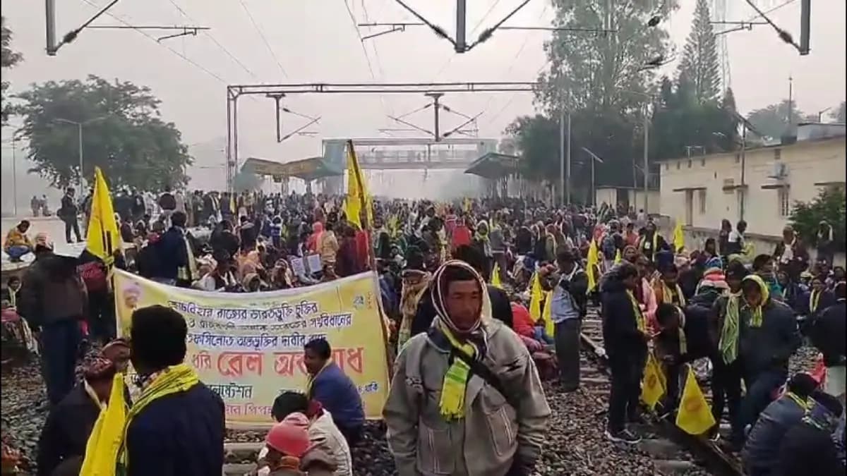 Agitation of Greater Cooch Behar Peoples Association, many trains got cancelled, service interrupted gnr