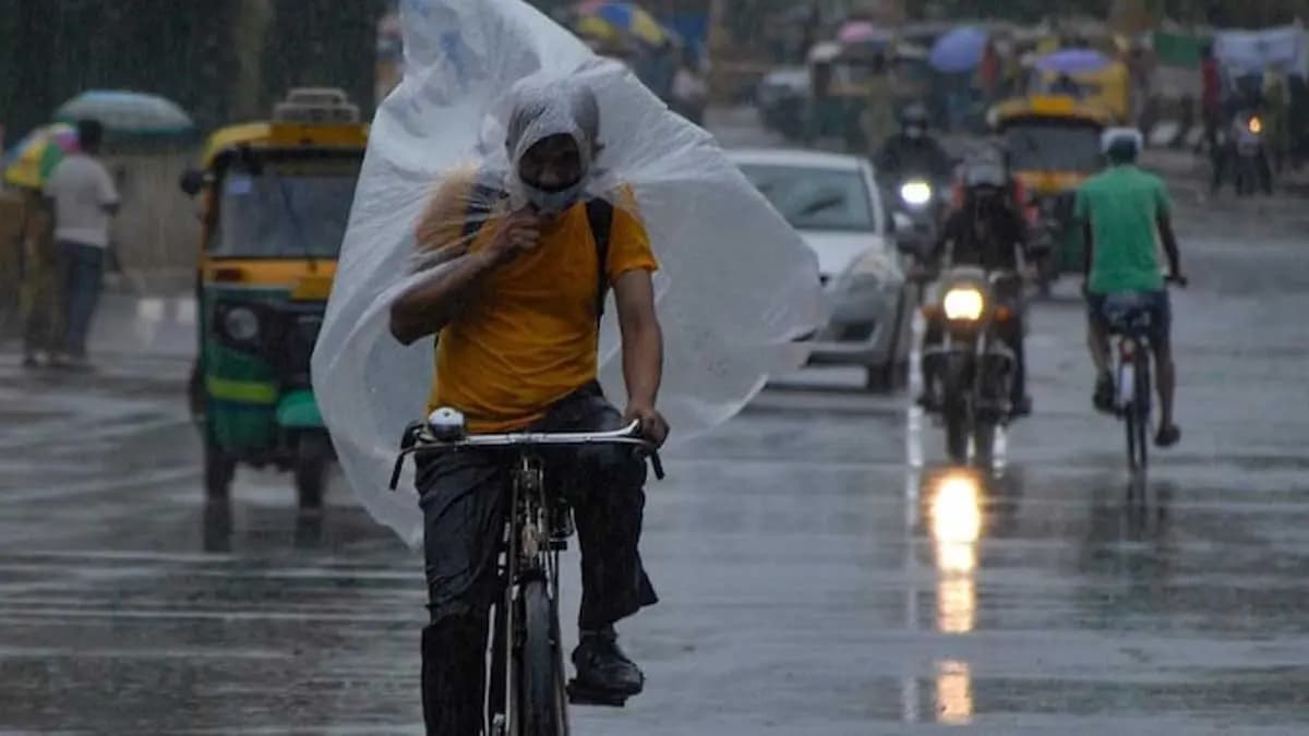IMD Weather Update Light to moderate Thunderstorm accompanied with heavy rain in five districts in next hours