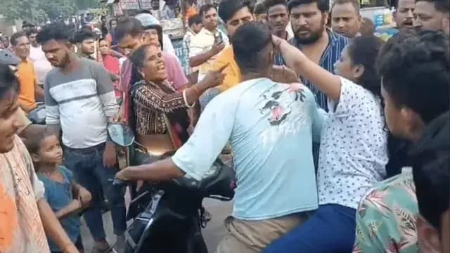 Parents Catch Son Girlfriend Eating Noodles Beat Them Up in Uttarpradesh