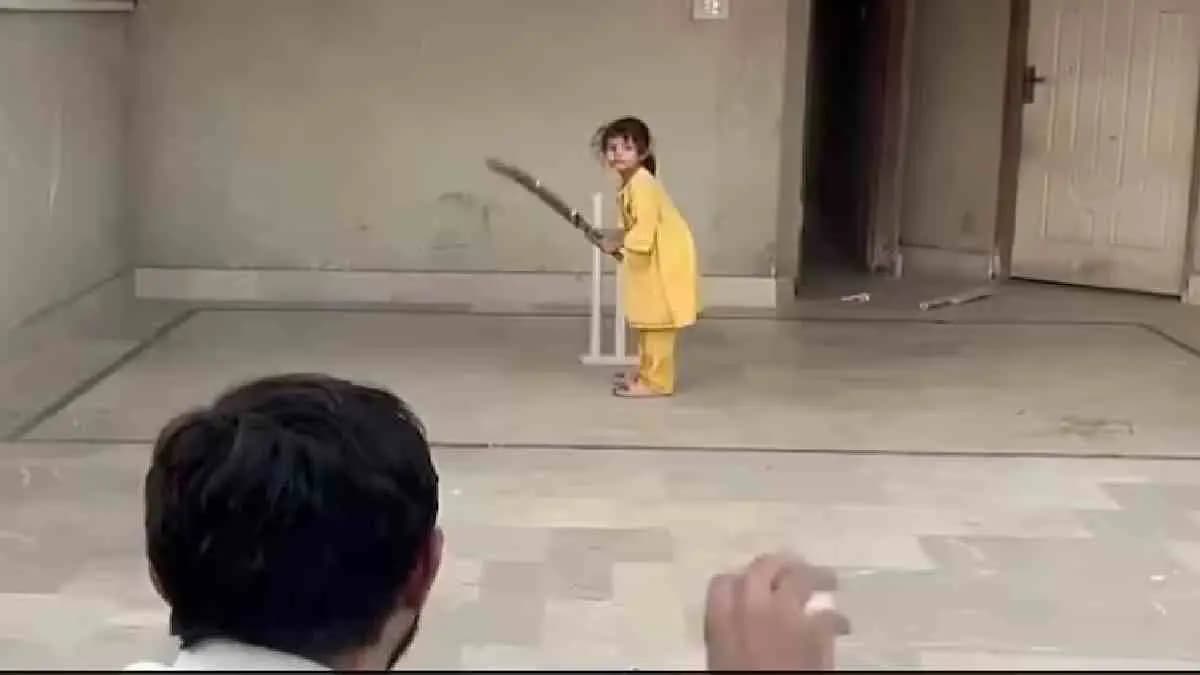 6 Year Old Pakistan Girl Hits Pull Shot Like Rohit Sharma 