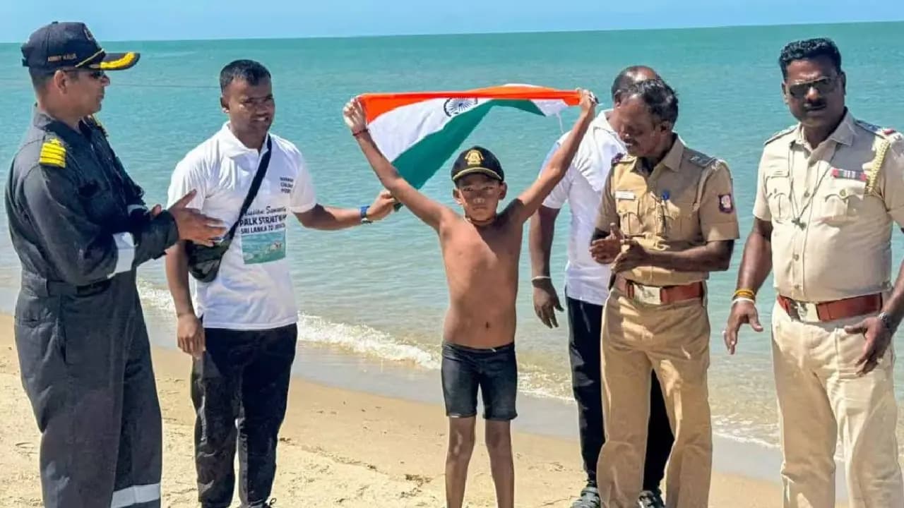 Indian Boy World Record: Ranchi 7 year Old boy swims 29km across Palk Strait in 9 hours