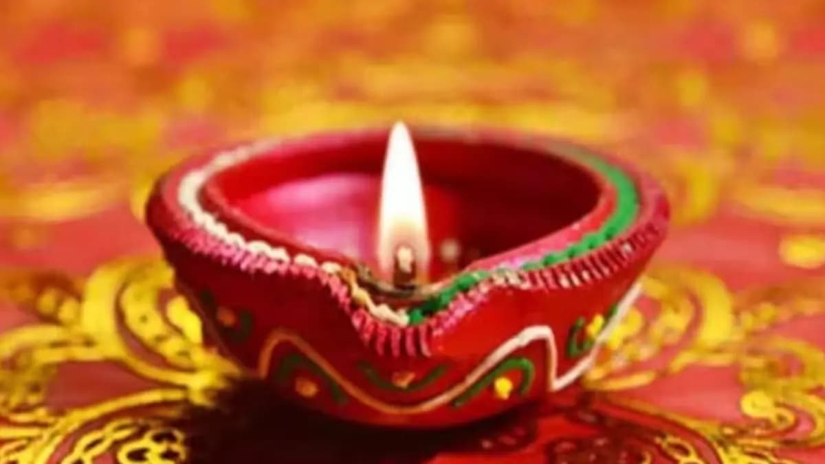  Vastu Tips for money Light a lamp at these places in house everyday poverty will never come