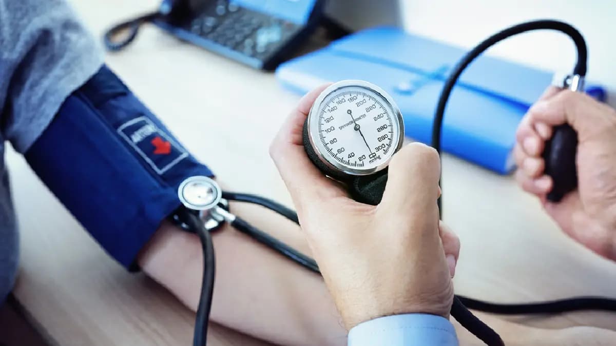 Five differences between normal headache and headache caused by high blood pressure