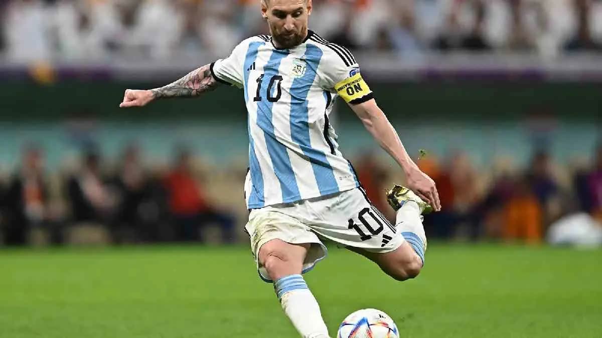 Lionel Messi opens up on Ronaldinhos influence on his illustrious career