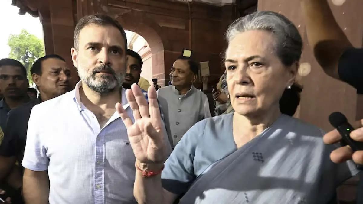 Sonia and Rahul Gandhi get Delhi court notice in National Herald Case