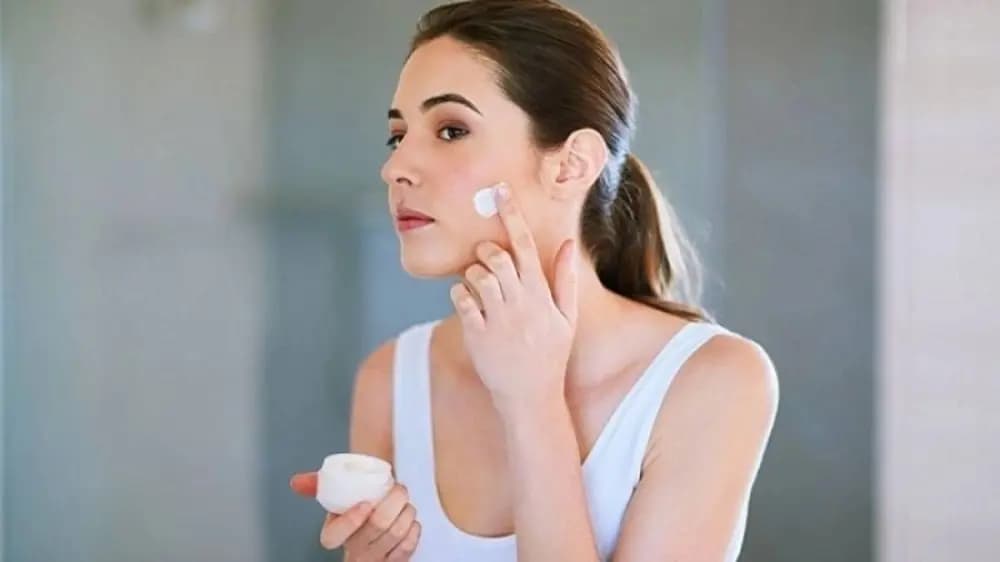 By this homemade cream you will get glow on skin on Durga Puja 2025