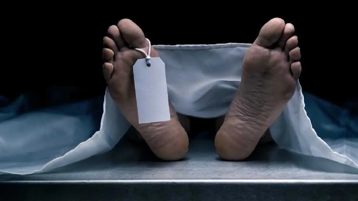 Body found in train at santragachi gnr 