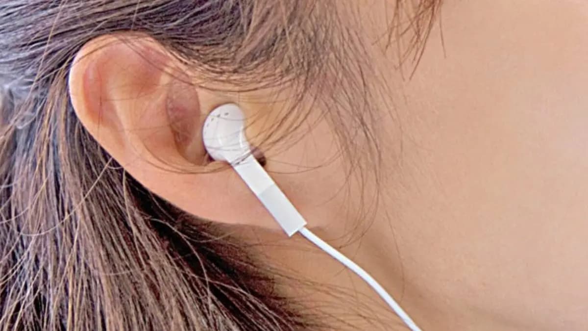 Use of excessive headphone can cause to hearing problem know what research has said about this matter lif
