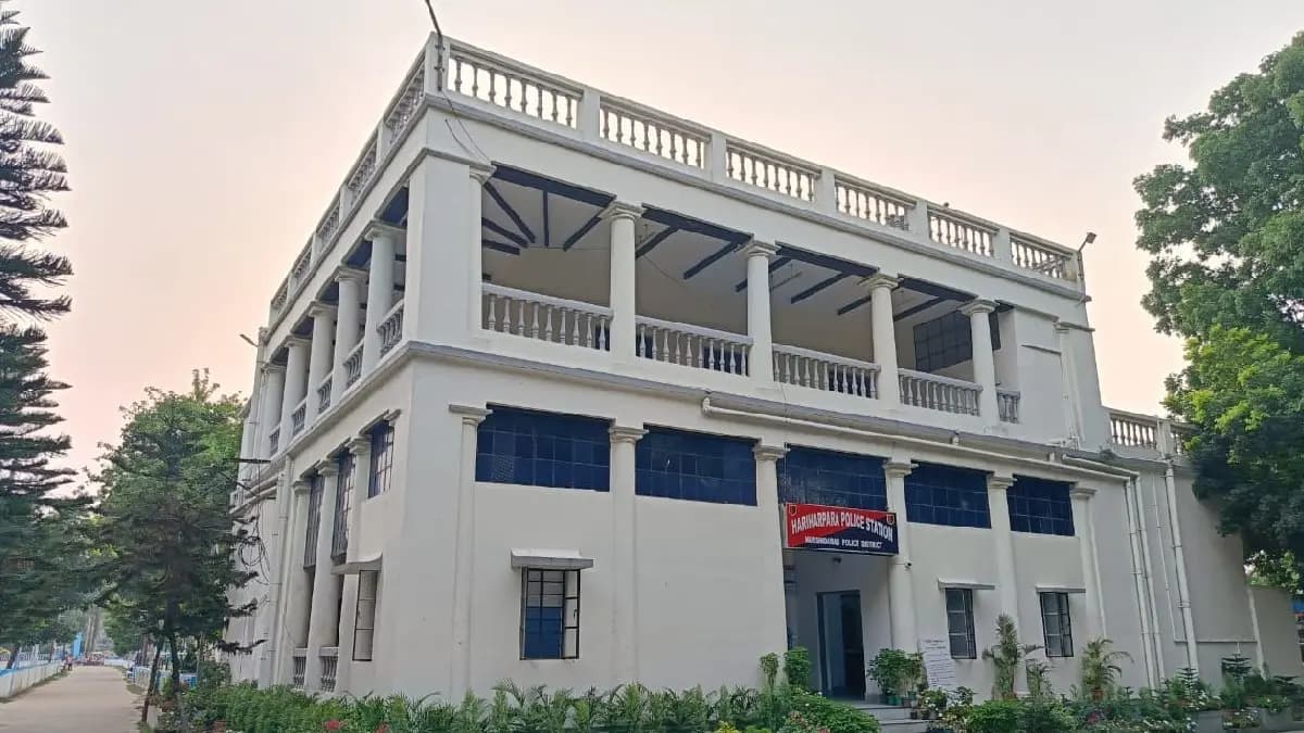Clash between two group in Murshidabad one hospitalised 
