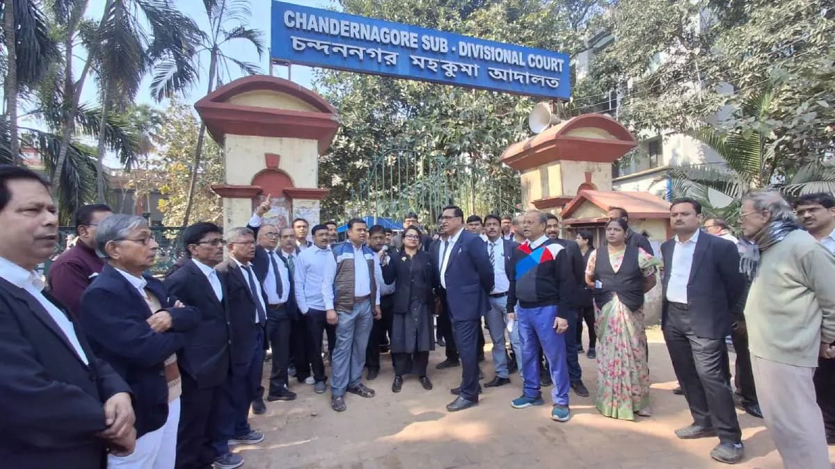 lawyer's protest n chandannagar court gnr