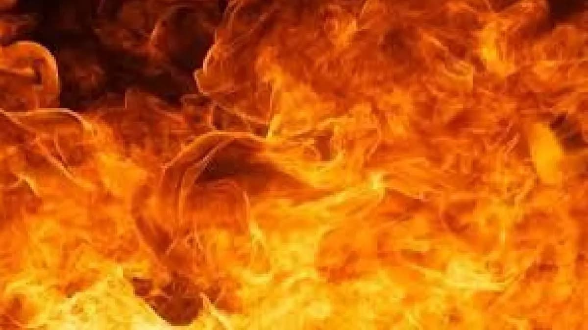 fire breaks out at dharmatala gnr