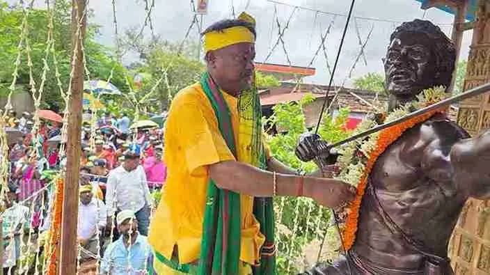 Minister MLA Presents at Hul Diwas Celebration At Hooghly