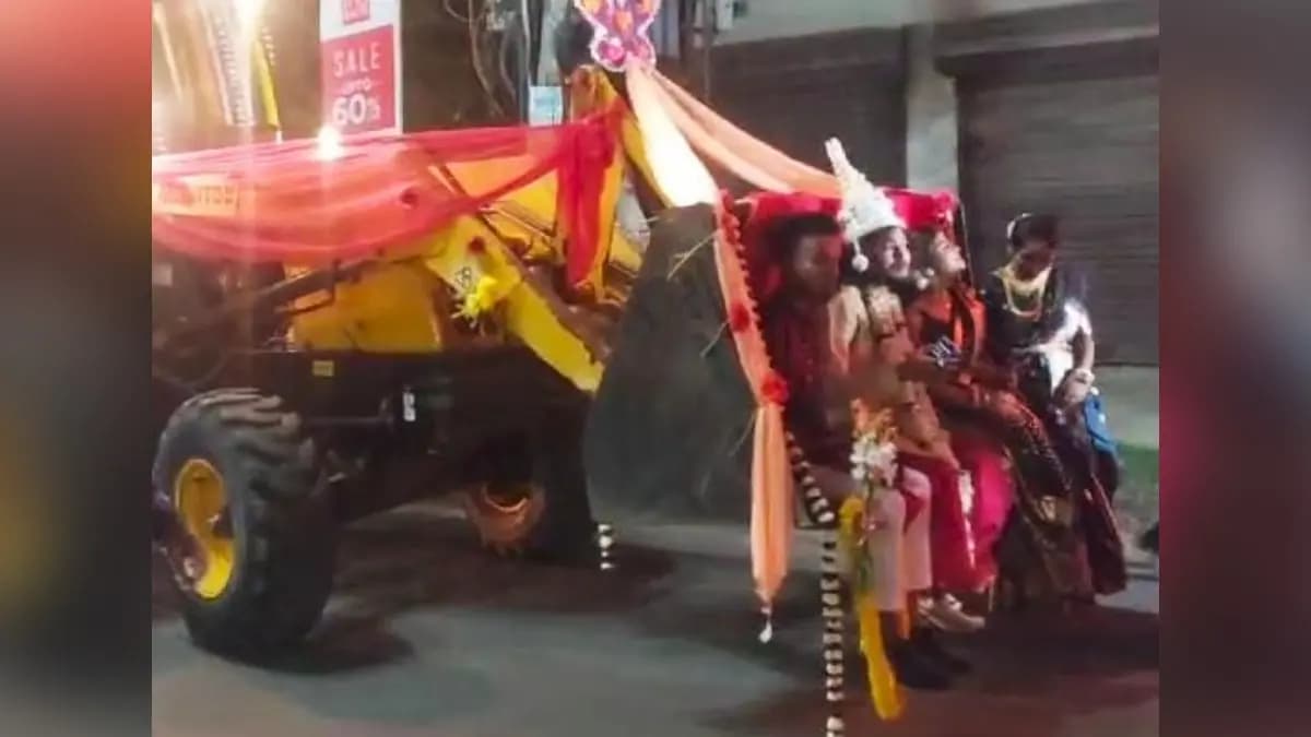 Chinsurah incident  groom reached at bride's house by payloader 