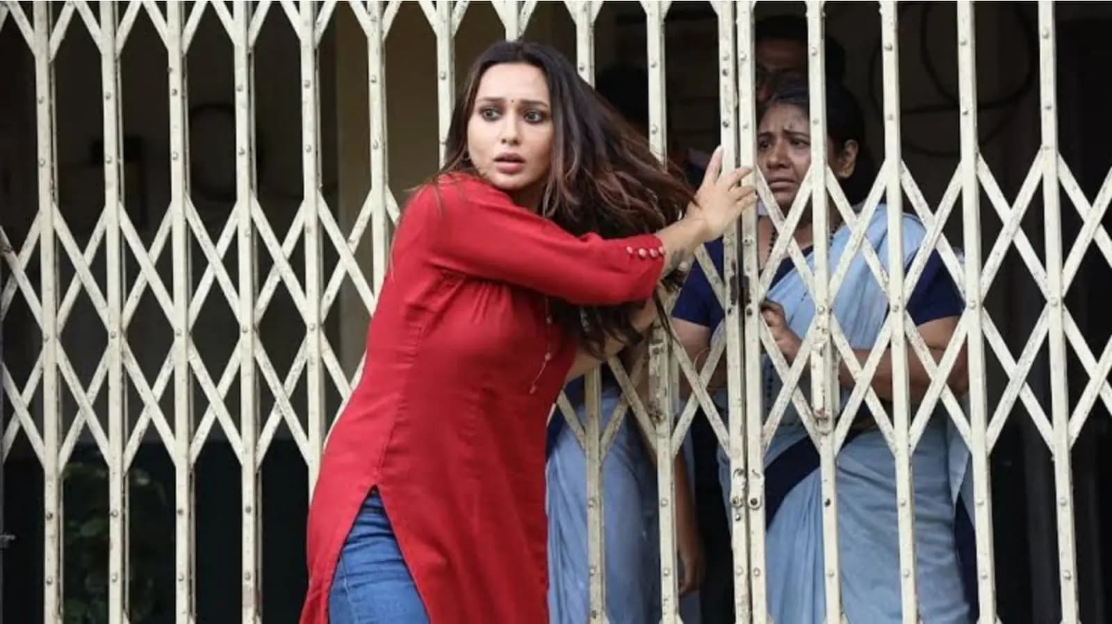Review of Hoichoi series Dainee starring Mimi Chakraborty Koushani Mukhopadhyay Janjeen Shruti Das Biswajit Das 