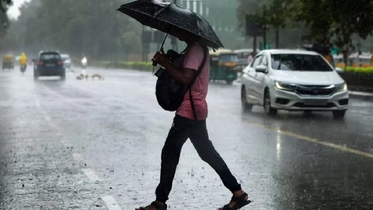 IMD Weather Update low pressure in bay of bengal rainfall thunderstorm warning in three districts in next hours