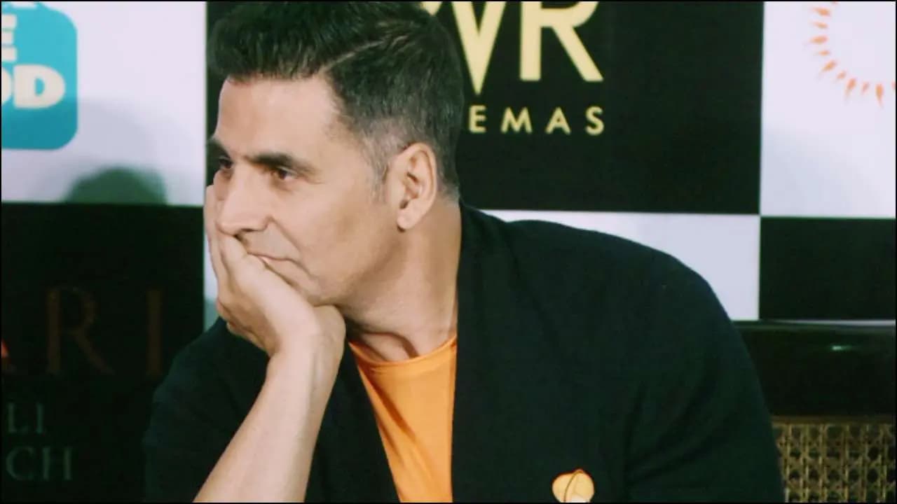 Akshay Kumar undergoes eye surgery for Vision Correction