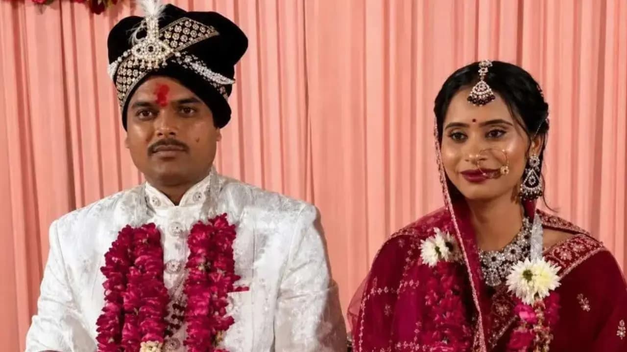 Viral: Woman Jailer fall in love with murder convict and get married