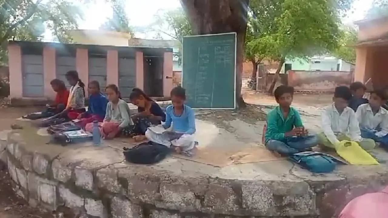 Over 1 Lakh Schools Lack Power 98,500 Without Girls Toilet: Niti Aayog 