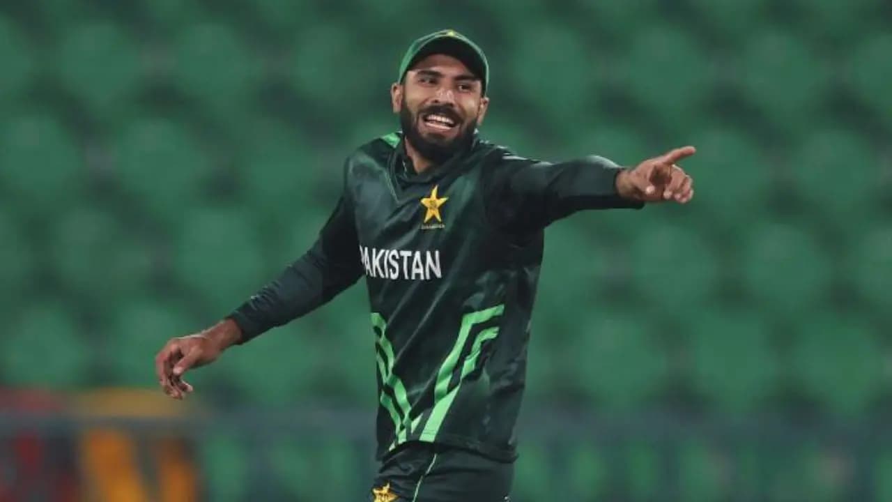 Pakistans batting all rounder Irfan Khan was caught violating traffic rules in the country