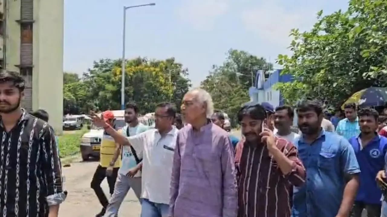 Jangipur hospital visited by BJP MLA chitto Mukherjee