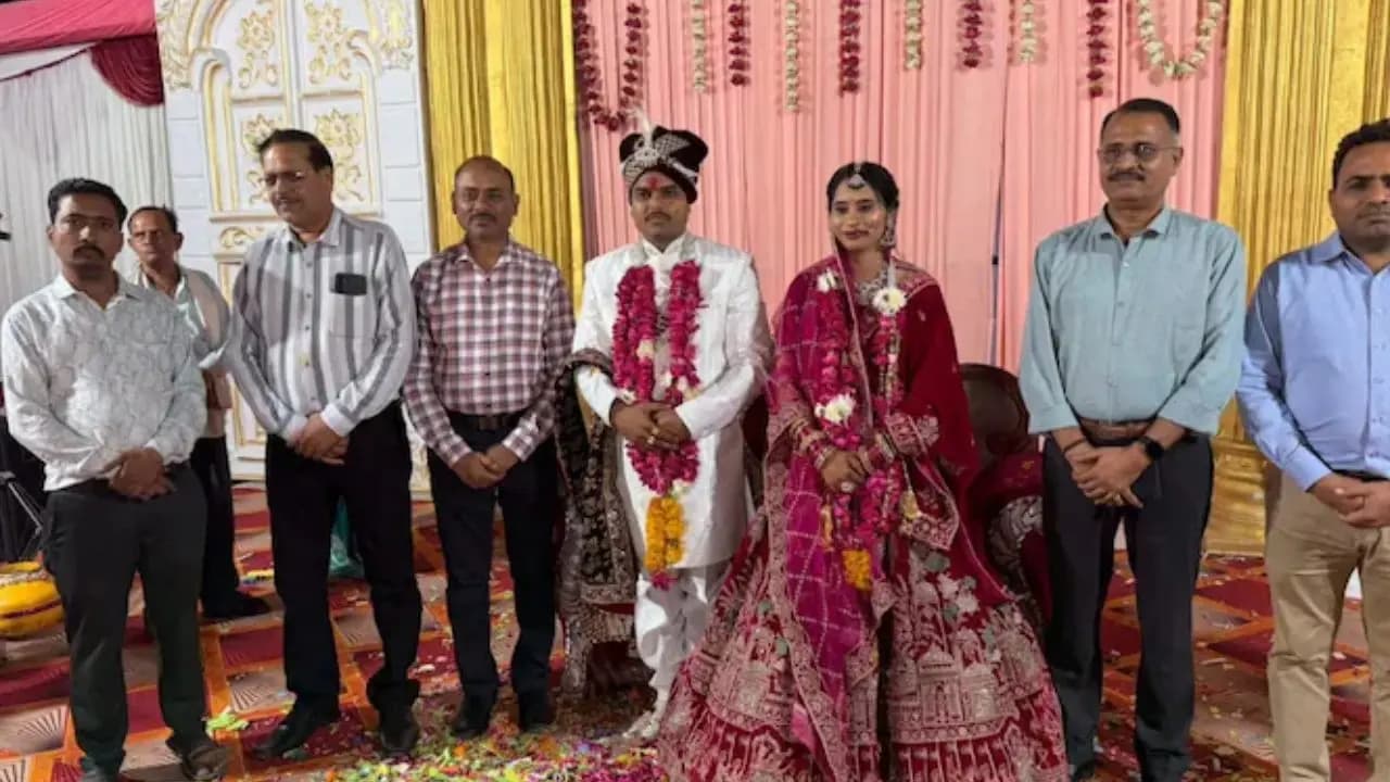 Jail super ties knot with convicted