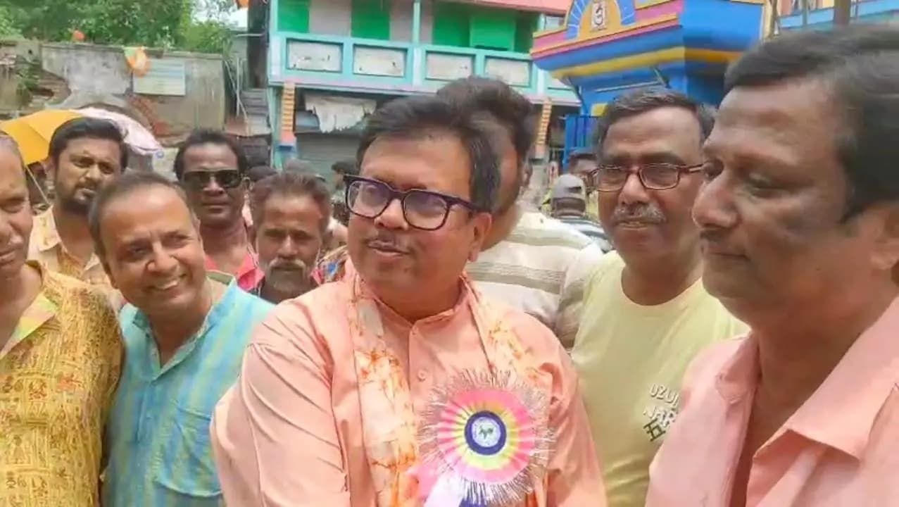 Pillar of Chinsurahs Dutch-French Heritage Accidentally Damaged MLA Assures Reconstruction 