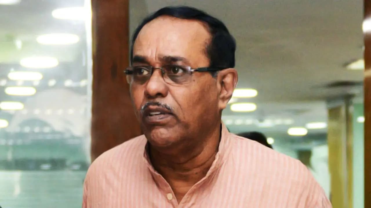 Subrata Bakshi suffers severe head injury! Currently undergoing treatment in the hospital