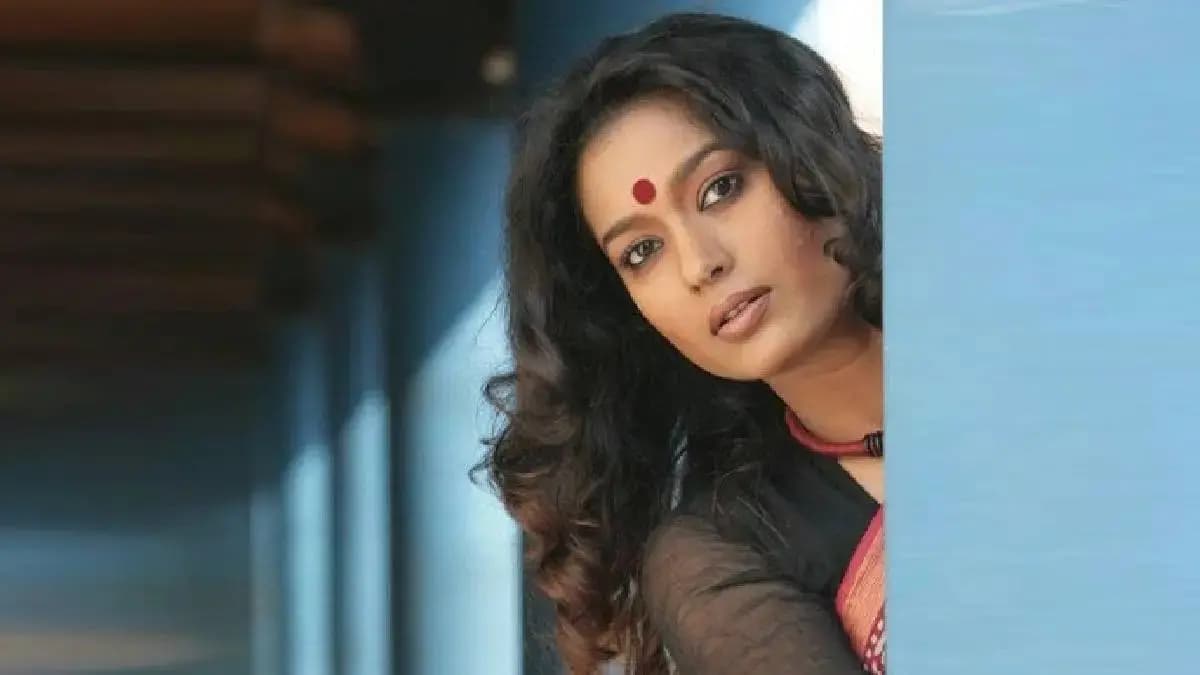 Ananya Chatterjee Postpones Surgery for Phool Pishi O Edward 