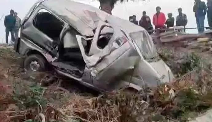 Four students dead after van hits tree in UP