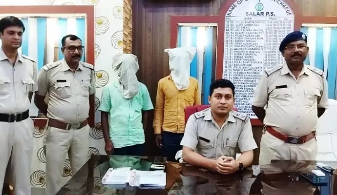 fake note seized, two arrest