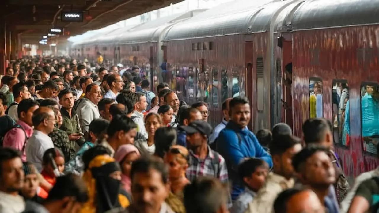 Indian Railway Crowded Train 