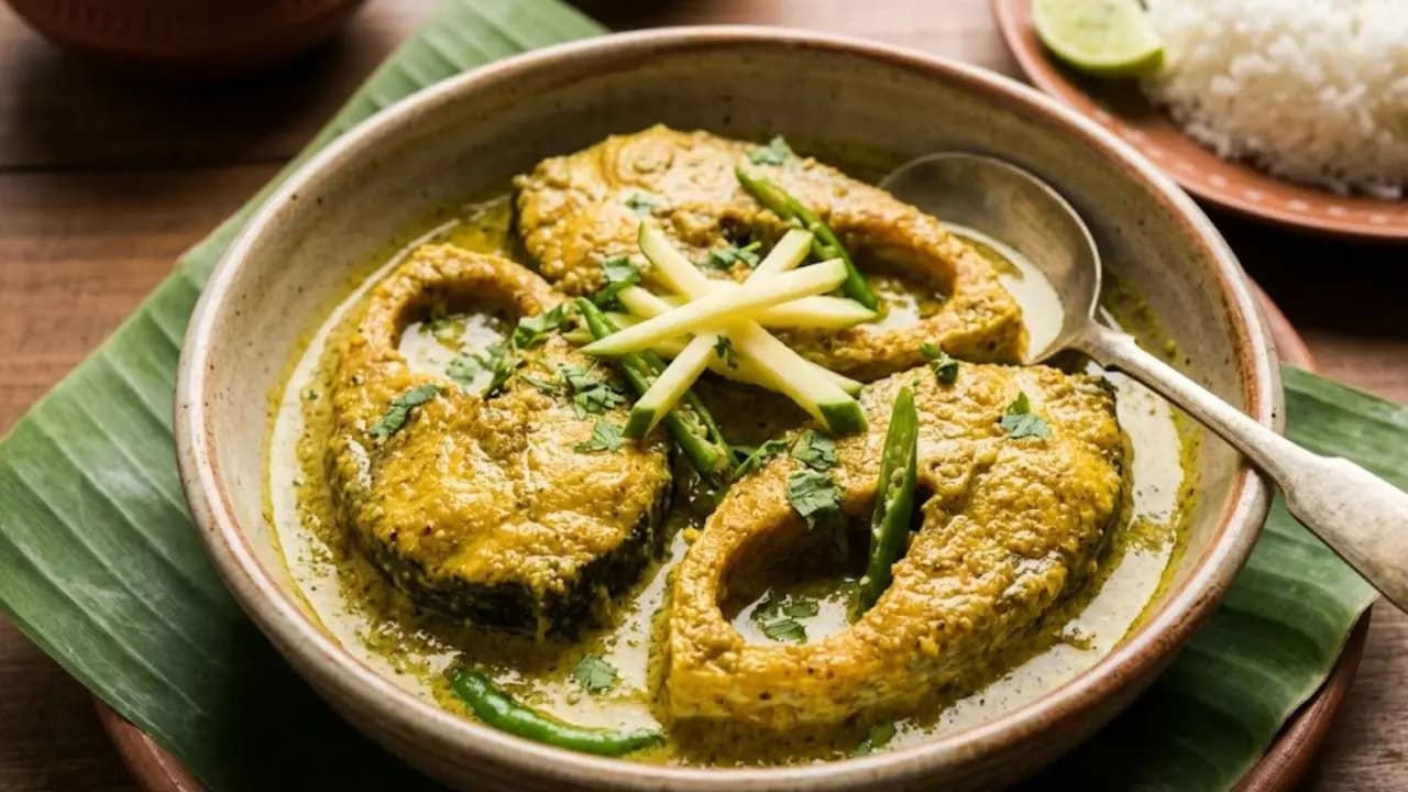 Aam kasundi katla bhapa recipe: know how to cook this fish with raw mango