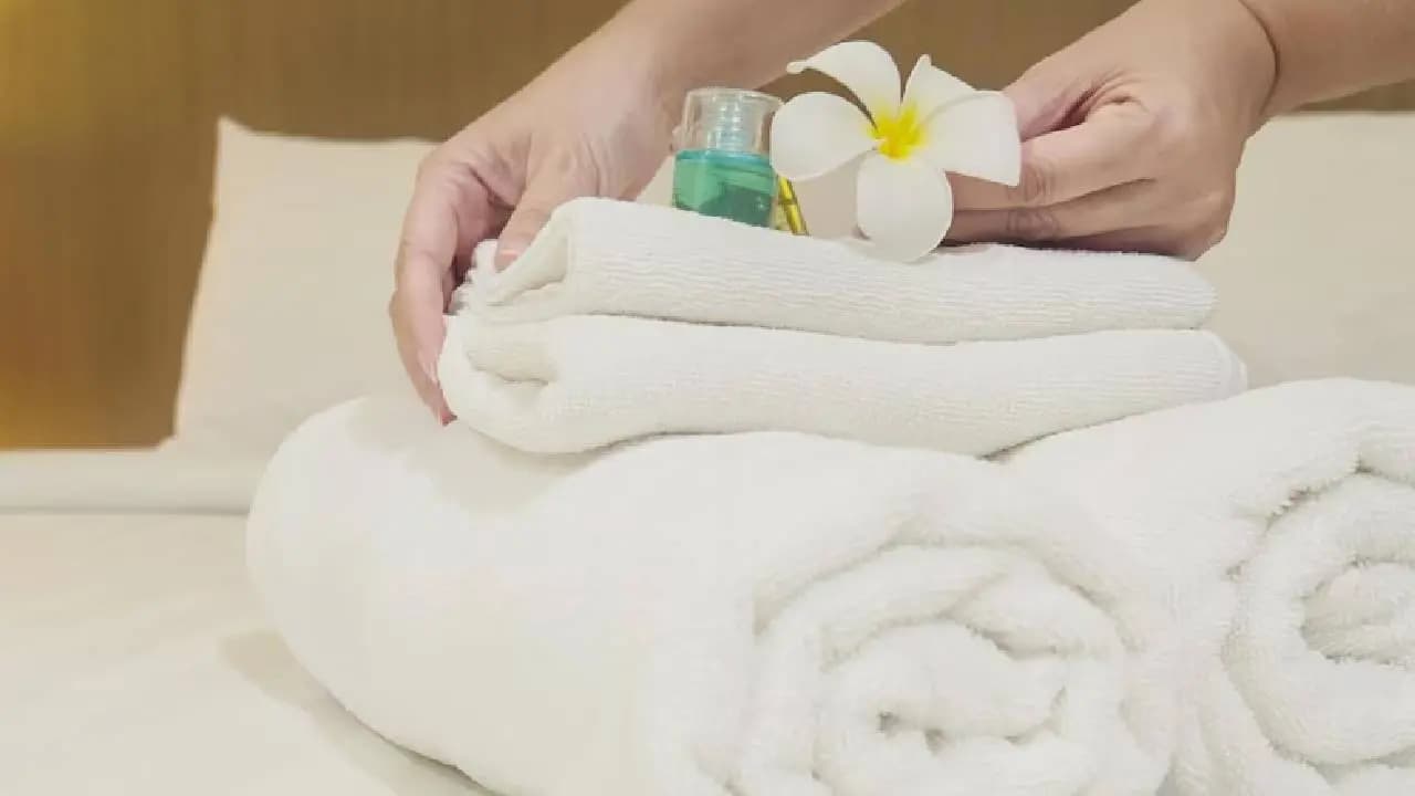 Why hotel bed sheets are always white here the reason 