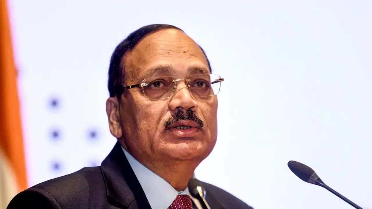 CJI slams some people having unauthentic law degrees