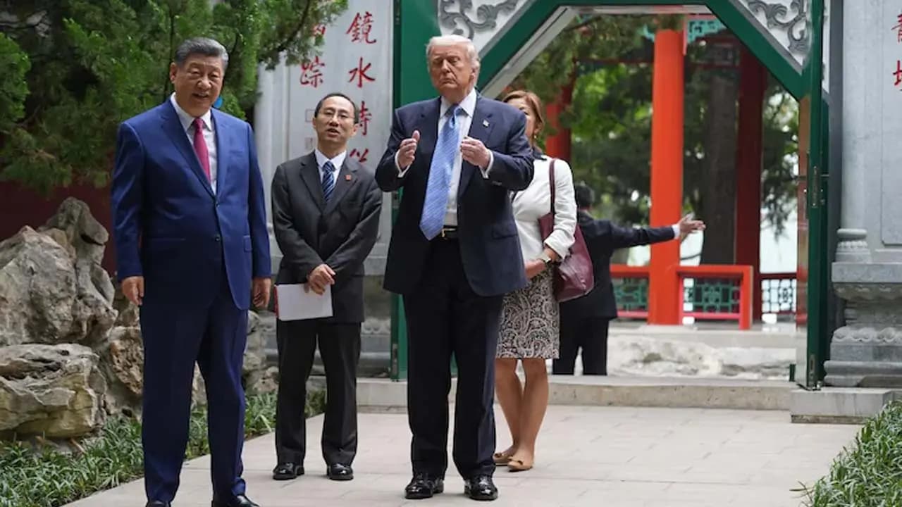 Trump team dumped Chinese gifts, badges before leaving Beijing