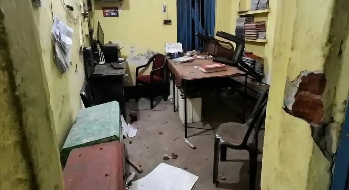 Police station vandalised by mob in Asansol